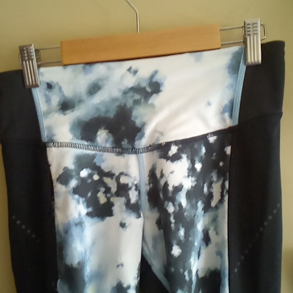 Lululemon Work Out Pants ..3/4 length - Picture 2 of 5